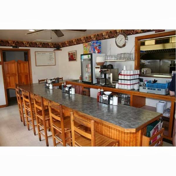 Rochelles Restaurant | restaurant | 586 N Main St, Acushnet, MA 02743, USA | 5089853055 OR +1 508-985-3055