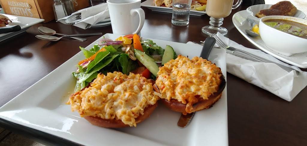 Waters Edge Restaurant | restaurant | 50 Canal St E, Bobcaygeon, ON K0M 1A0, Canada | 7057381802 OR +1 705-738-1802