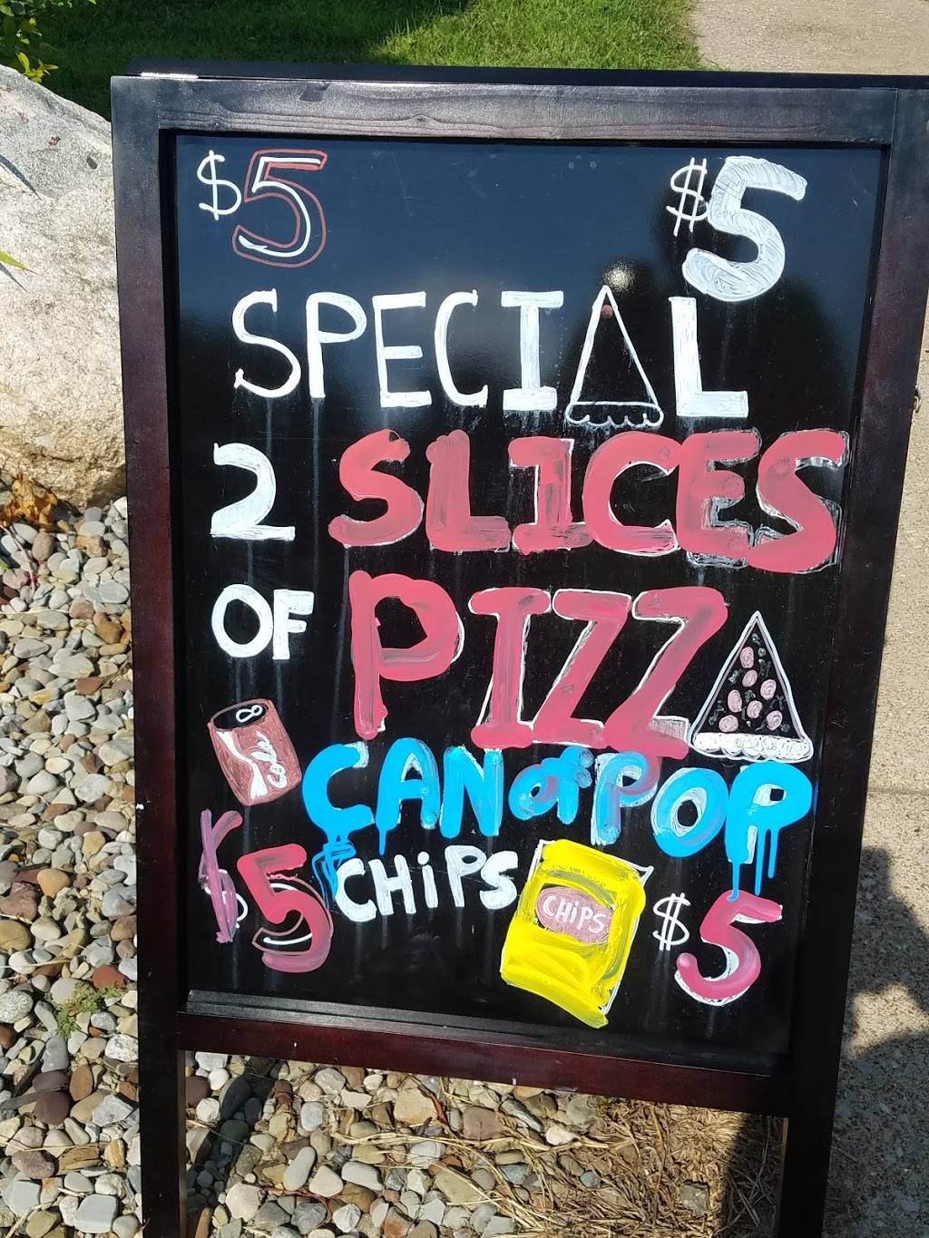 Giovannis Pizza | restaurant | 29320 Lorain Rd, North Olmsted, OH 44070, USA | 4406410000 OR +1 440-641-0000