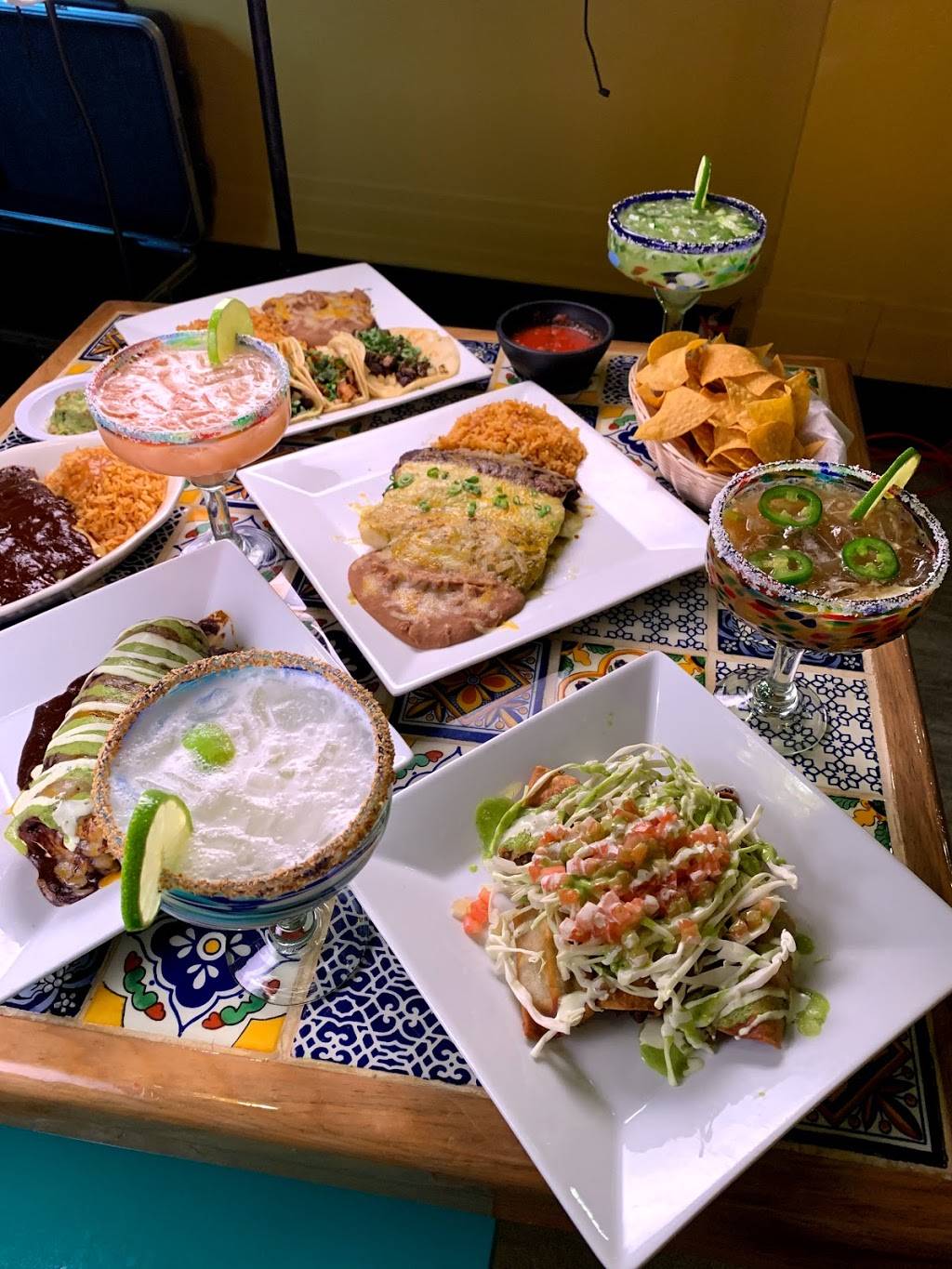 La Siesta Restaurante | restaurant | 3 Main St, Peabody, MA 01960, USA | 9788712215 OR +1 978-871-2215