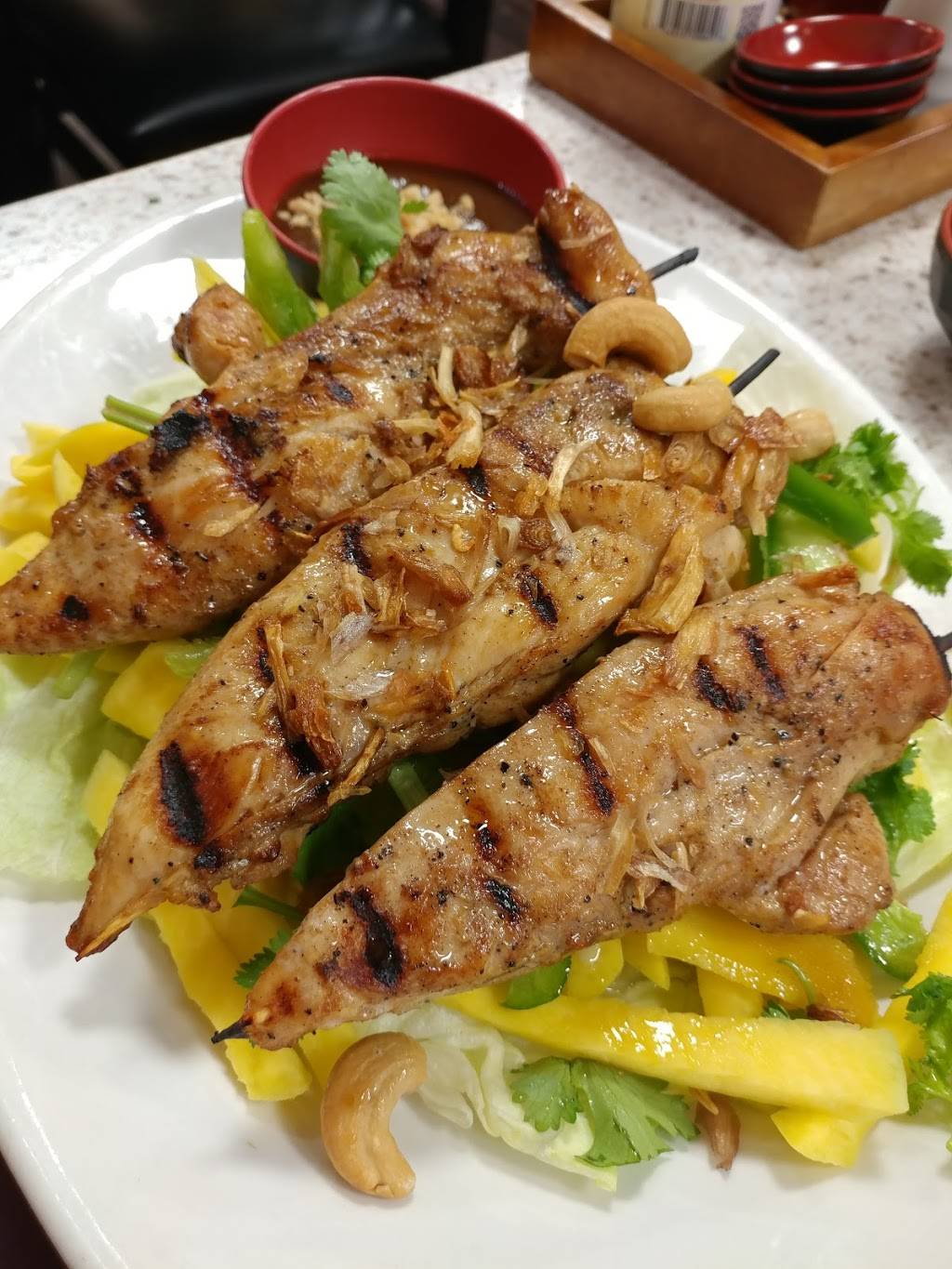 Saigon House Restaurant | restaurant | 2169 Wyandotte St W, Windsor, ON N9B 1K1, Canada | 5199778988 OR +1 519-977-8988