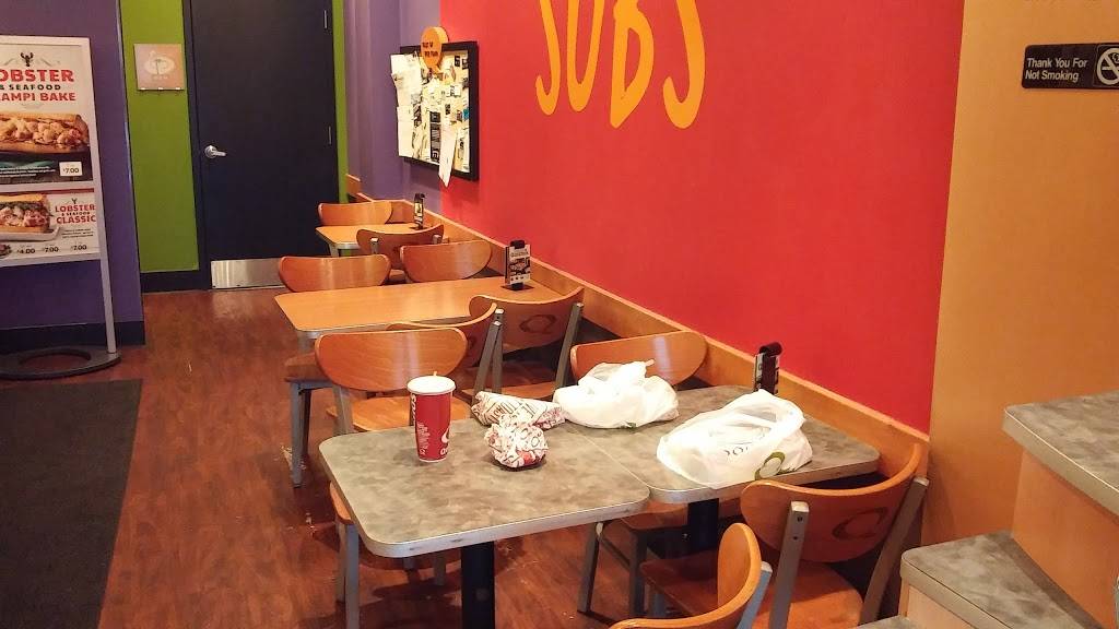 Quiznos | restaurant | 667 S Eastwood Dr, Woodstock, IL 60098, USA | 8152060843 OR +1 815-206-0843