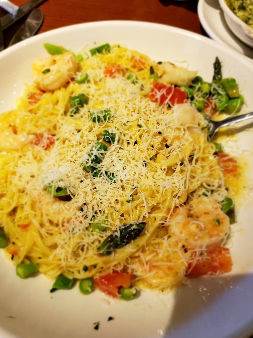 Olive Garden Italian Restaurant | meal takeaway | 1025 Dana Dr, Redding, CA 96003, USA | 5302210158 OR +1 530-221-0158