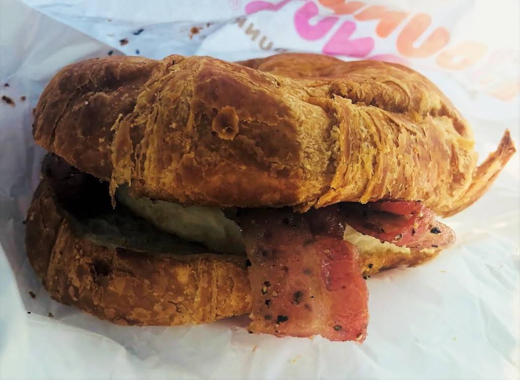 Dunkin | bakery | 2611 S County Trail, East Greenwich, RI 02818, USA | 4018847065 OR +1 401-884-7065