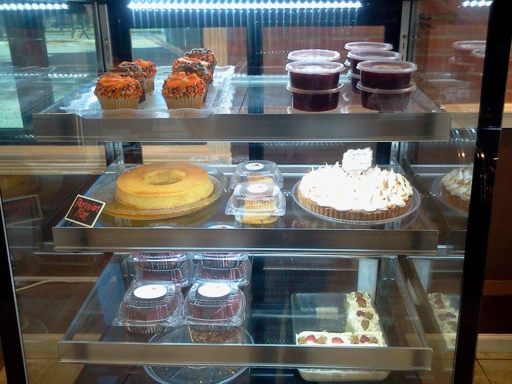 Geras Cakes - County Deli | restaurant | 110 Old Country Rd, Mineola, NY 11501, USA | 5163079195 OR +1 516-307-9195