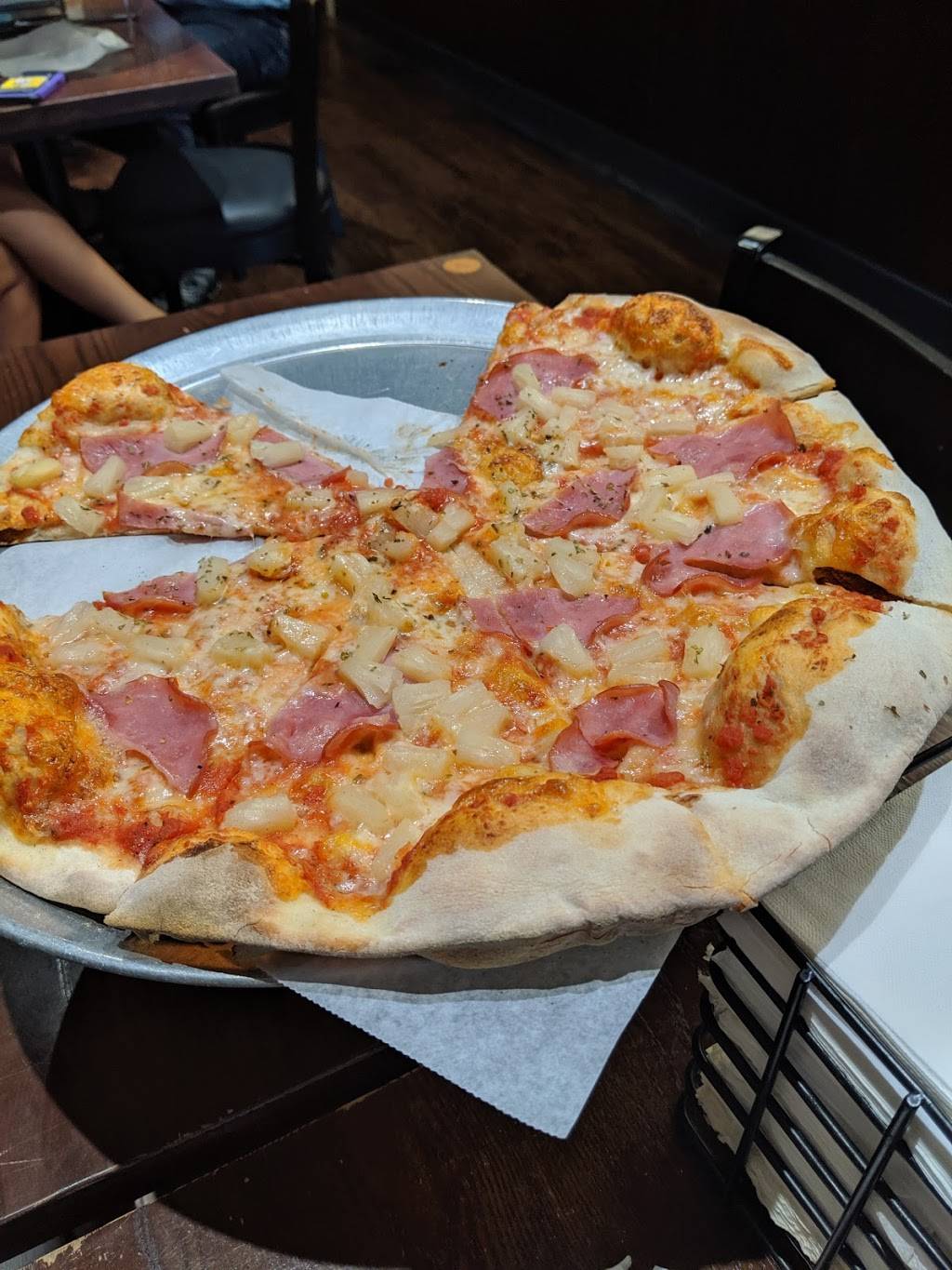 Upper Crust Pizzeria | restaurant | 68-82 Burlington Mall Road, Burlington, MA 01803, USA | 7815525188 OR +1 781-552-5188