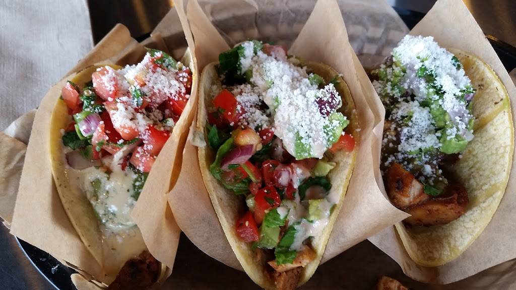 QDOBA Mexican Eats | restaurant | 5880 Belleville Crossing St, Belleville, IL 62226, USA | 6183103000 OR +1 618-310-3000