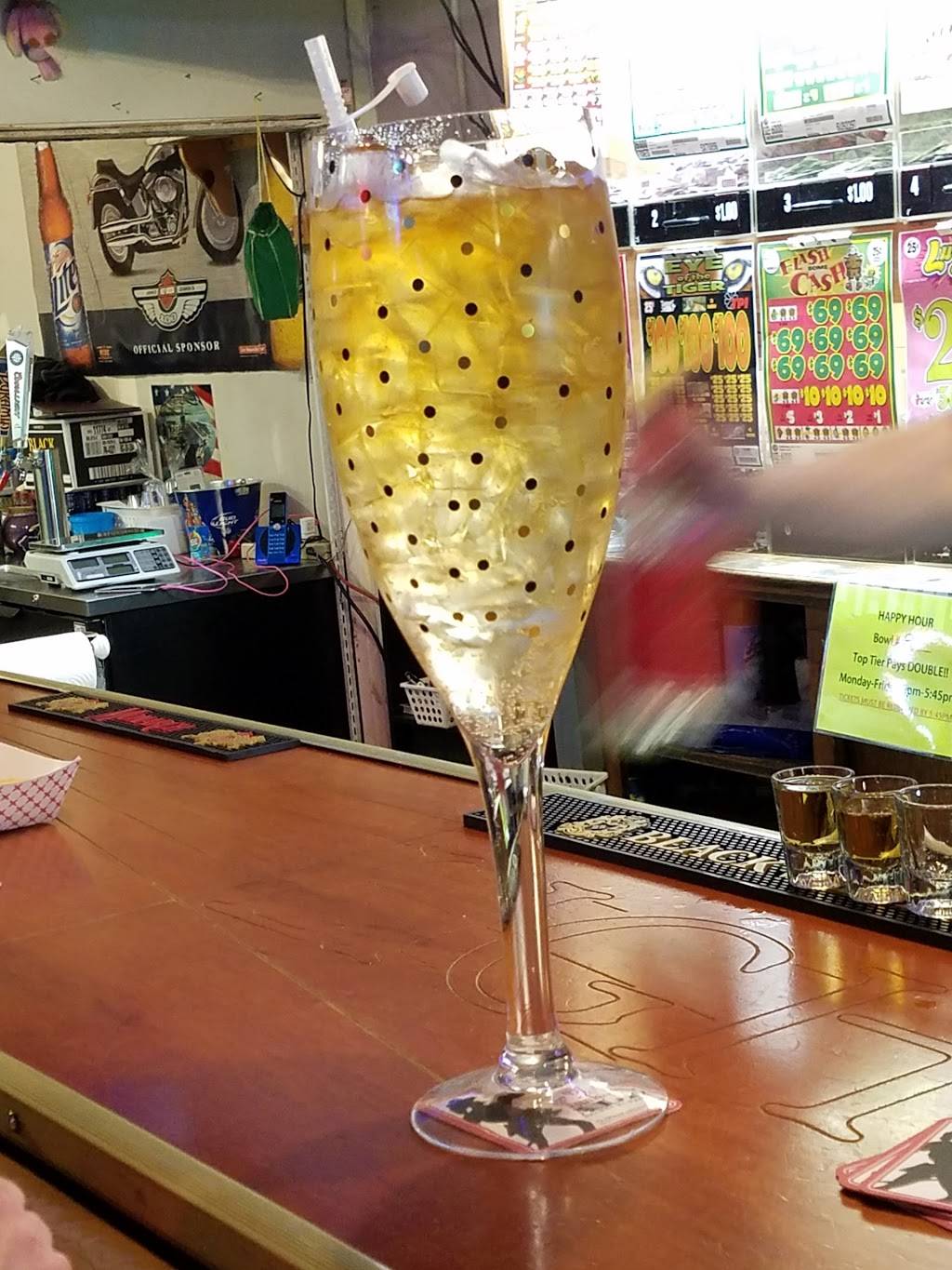 The Lighthouse Saloon | restaurant | 3414 Everett Ave, Everett, WA 98201, USA | 4252522854 OR +1 425-252-2854