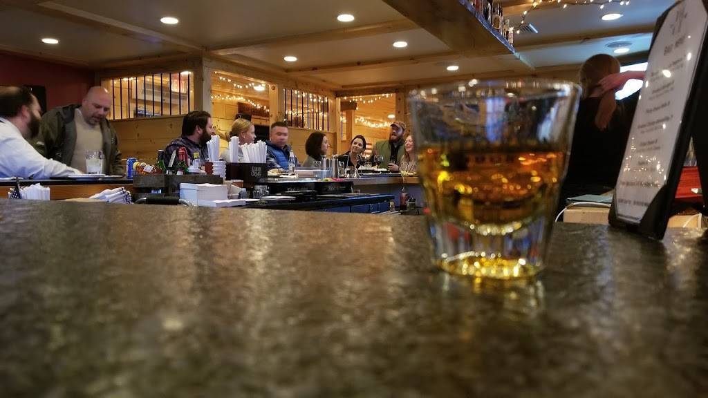 The Cue Restaurant and Catering | restaurant | 2 Pembroke Rd, Danbury, CT 06811, USA | 2032074669 OR +1 203-207-4669