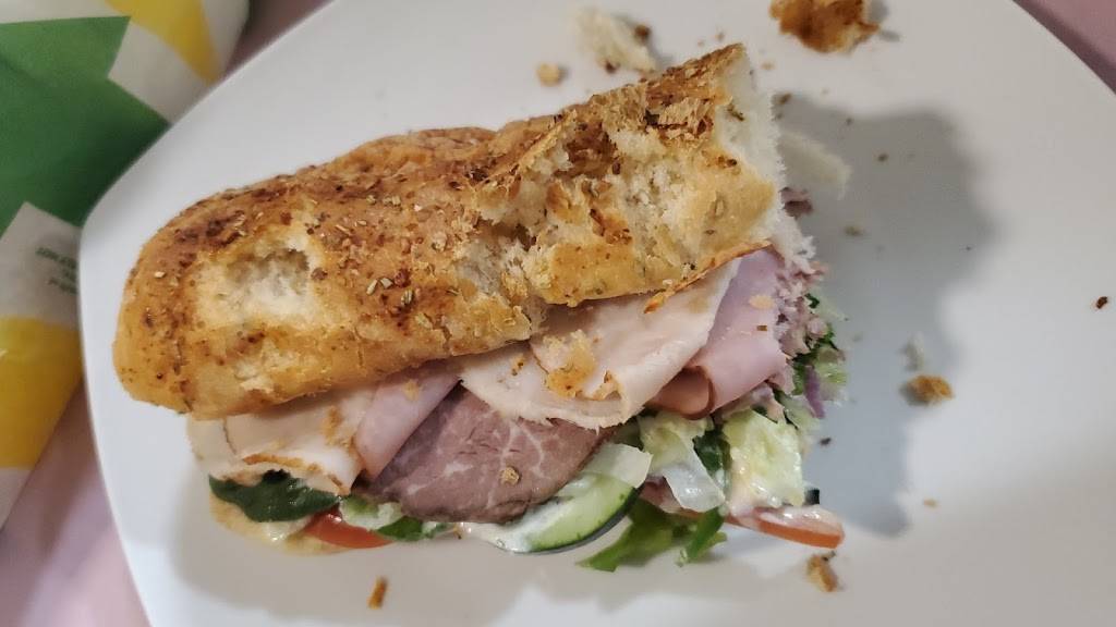 Subway | meal takeaway | 98th &, Central Ave SW, Albuquerque, NM 87121, USA | 5058332776 OR +1 505-833-2776