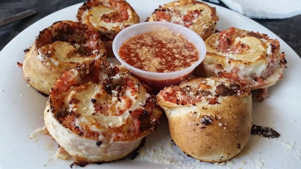 Floridinos Italian Kitchen | restaurant | 1919 8th St NW, Winter Haven, FL 33881, USA | 8632930077 OR +1 863-293-0077