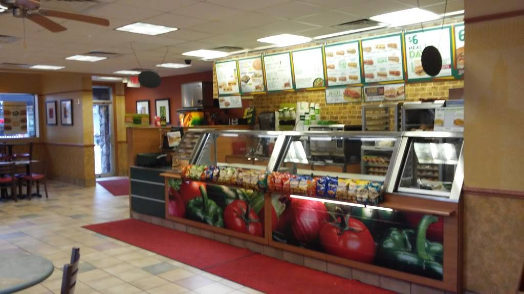 Subway | restaurant | 839 W Historic Mitchell St, Milwaukee, WI 53204, USA | 4143832952 OR +1 414-383-2952