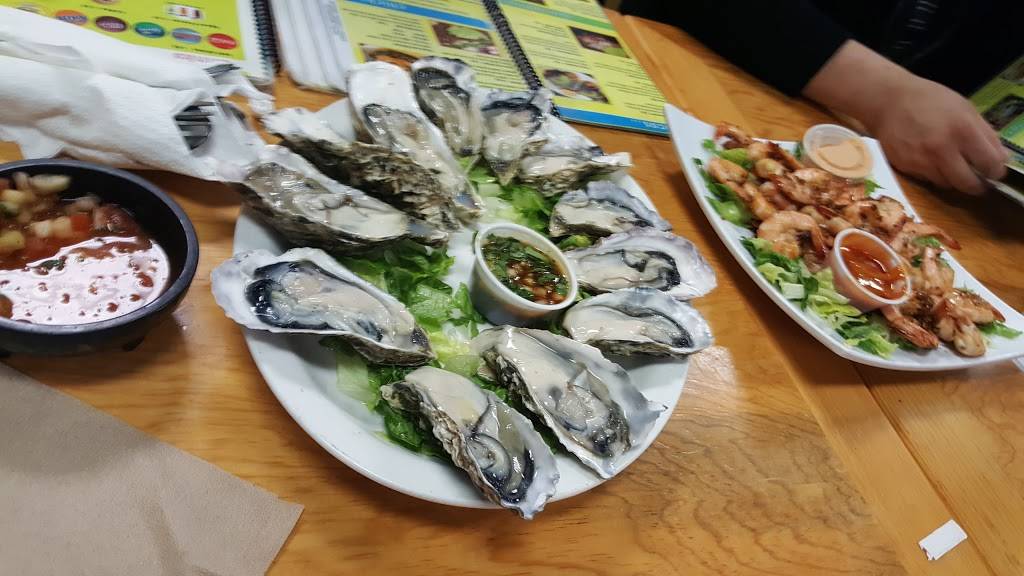 Los Aguachiles | restaurant | 7500 N Mesa St #107, El Paso, TX 79912, USA | 9155857588 OR +1 915-585-7588