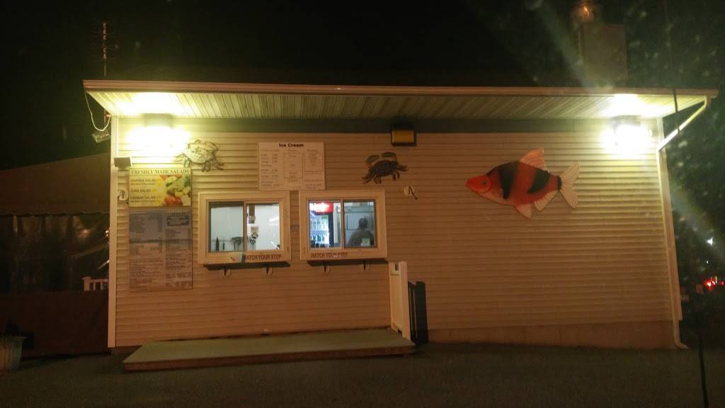 Seafood Hut | restaurant | 2 S Main St, Acushnet, MA 02743, USA | 5089939355 OR +1 508-993-9355