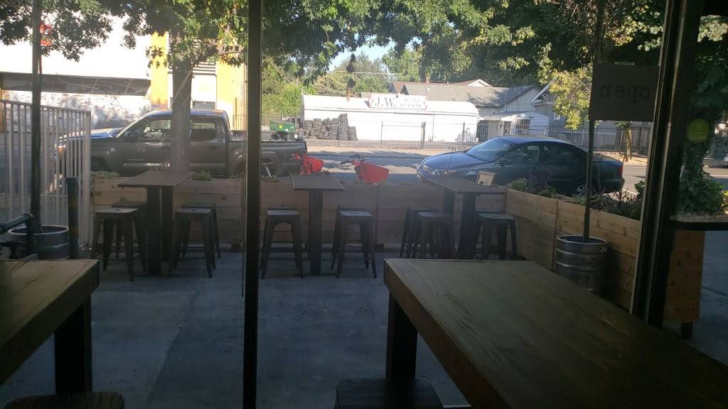 Tomato Alley Free House | restaurant | 2020 16th St, Sacramento, CA 95818, USA | 9162284880 OR +1 916-228-4880