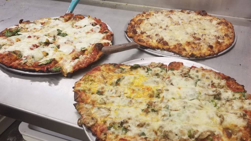 Muddy Waters Pizza Pub | restaurant | 207 W Blackhawk Ave, Prairie du Chien, WI 53821, USA | 6083801283 OR +1 608-380-1283