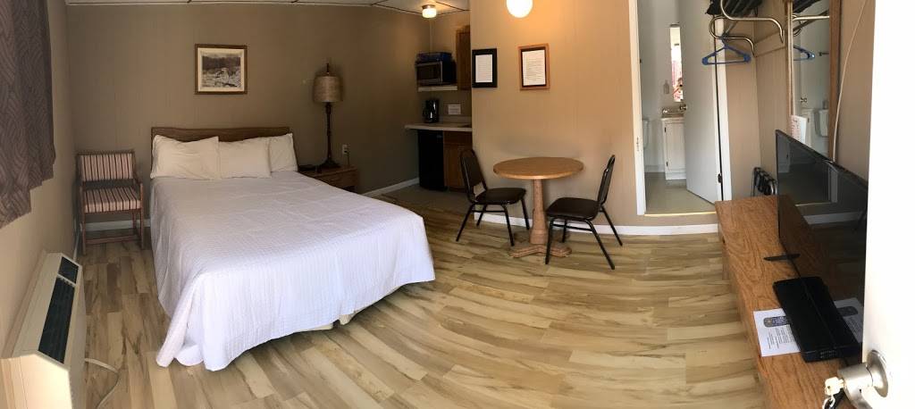 Gregorys Resort Motel & Cabins & Store | restaurant | 1504 N 2070 E Rd, Shelbyville, IL 62565, USA | 2177744313 OR +1 217-774-4313