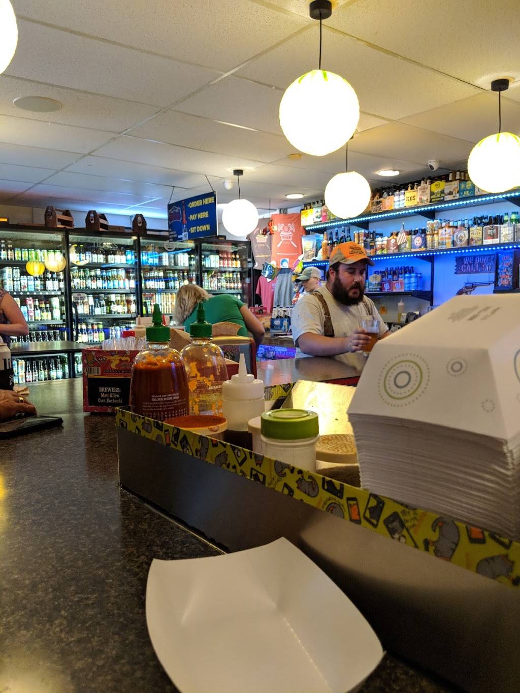 Lucky Louie’s Beer and Wieners | restaurant | 8238 Perry Hwy, Erie, PA 16509, USA | 8143149481 OR +1 814-314-9481