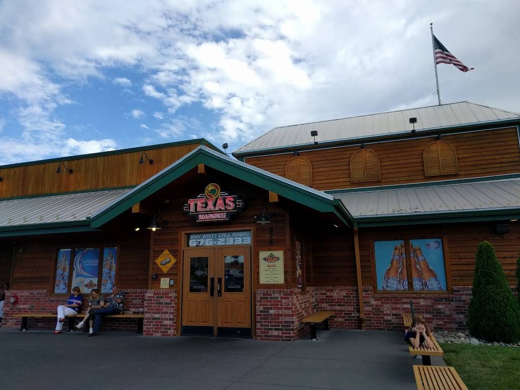 Texas Roadhouse | restaurant | 925 N Belt Hwy, St Joseph, MO 64506, USA | 8166762333 OR +1 816-676-2333