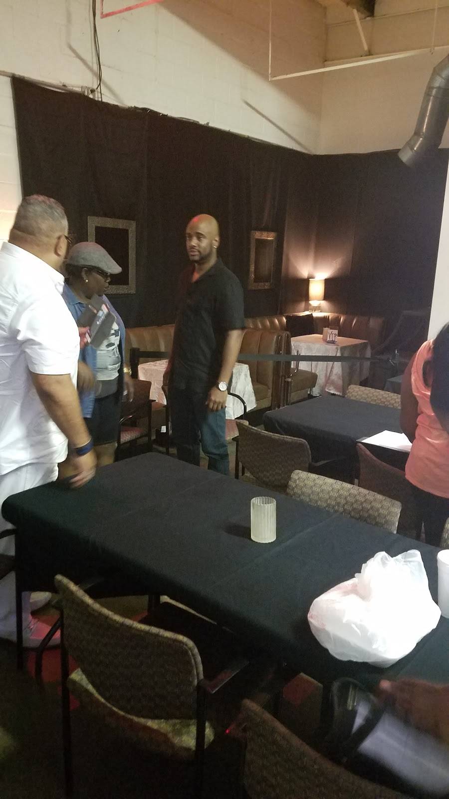 Golden Chick | meal takeaway | 106 S Cockrell Hill Rd, DeSoto, TX 75115, USA | 9722236436 OR +1 972-223-6436