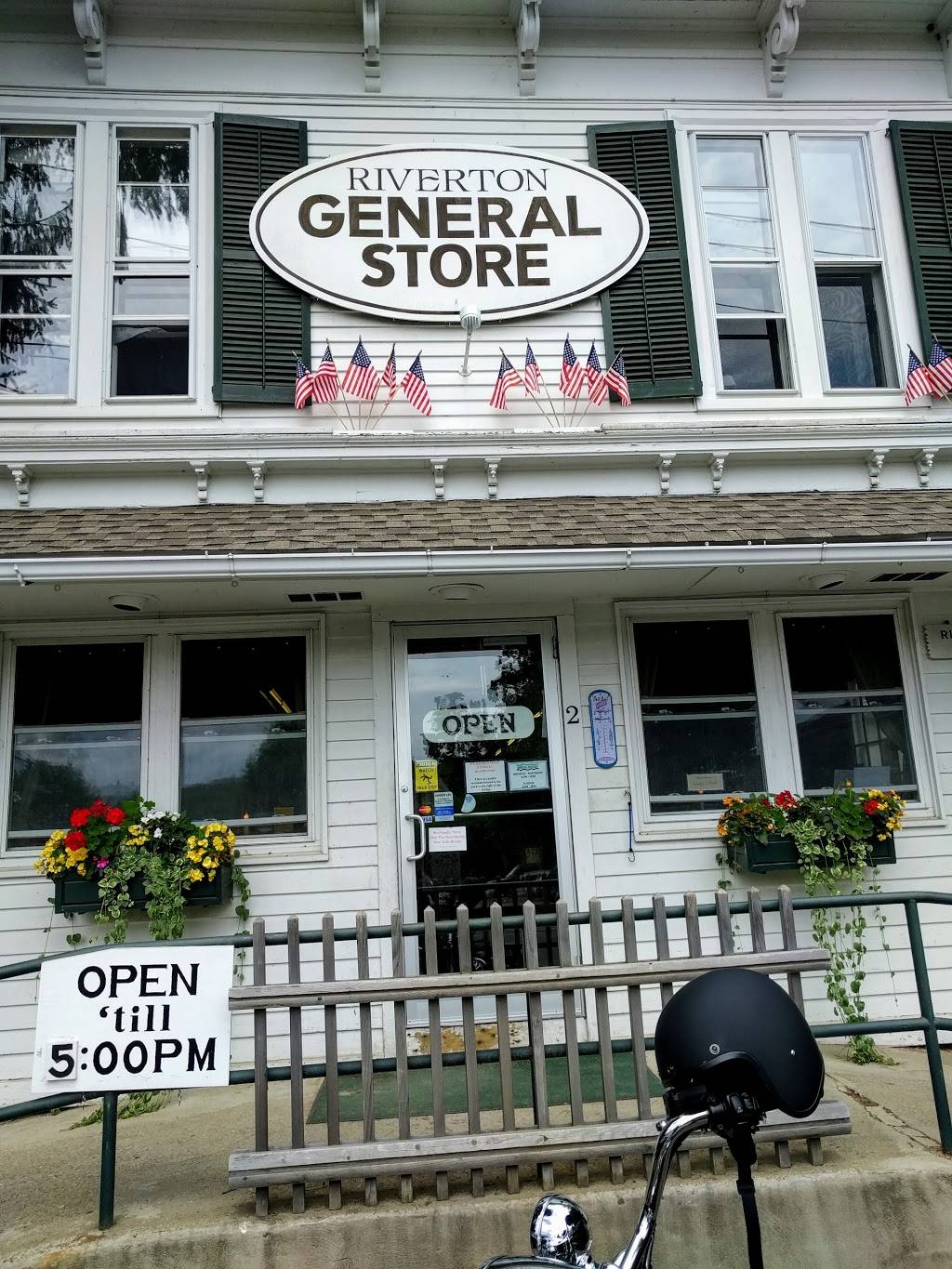 Riverton General Store | restaurant | 2 Main St, Riverton, CT 06065, USA | 8603790811 OR +1 860-379-0811
