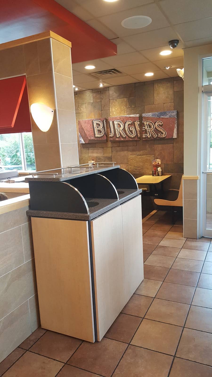 Dairy Queen Grill & Chill | restaurant | 304 E Badger St, Waupaca, WI 54981, USA | 7152588909 OR +1 715-258-8909