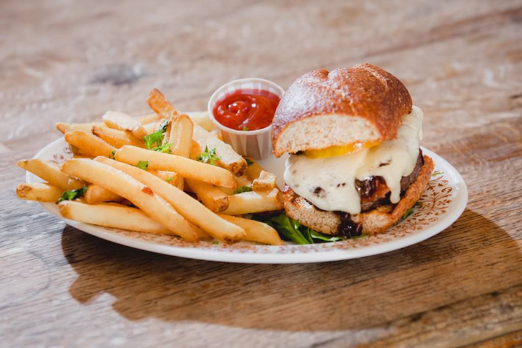 Paynes Restaurant | cafe | 4925 South Kay Bee Drive, Gas City, IN 46933, USA | 7659980668 OR +1 765-998-0668