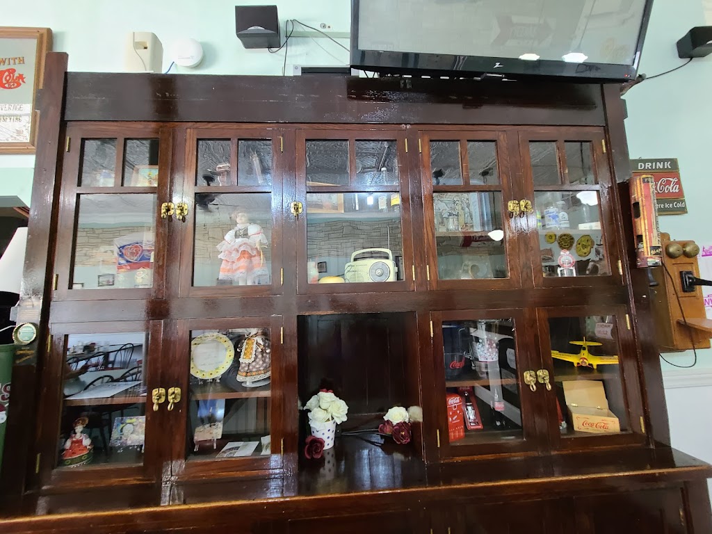 Grandmas Soda Shop & Diner | restaurant | 2524 Avenue E, Wilson, KS 67490, USA | 7856582200 OR +1 785-658-2200