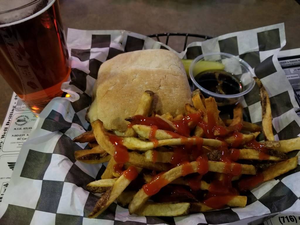 Buffalo Sports Garden | restaurant | 2945 Southwestern Blvd, Orchard Park, NY 14127, USA | 7166744113 OR +1 716-674-4113