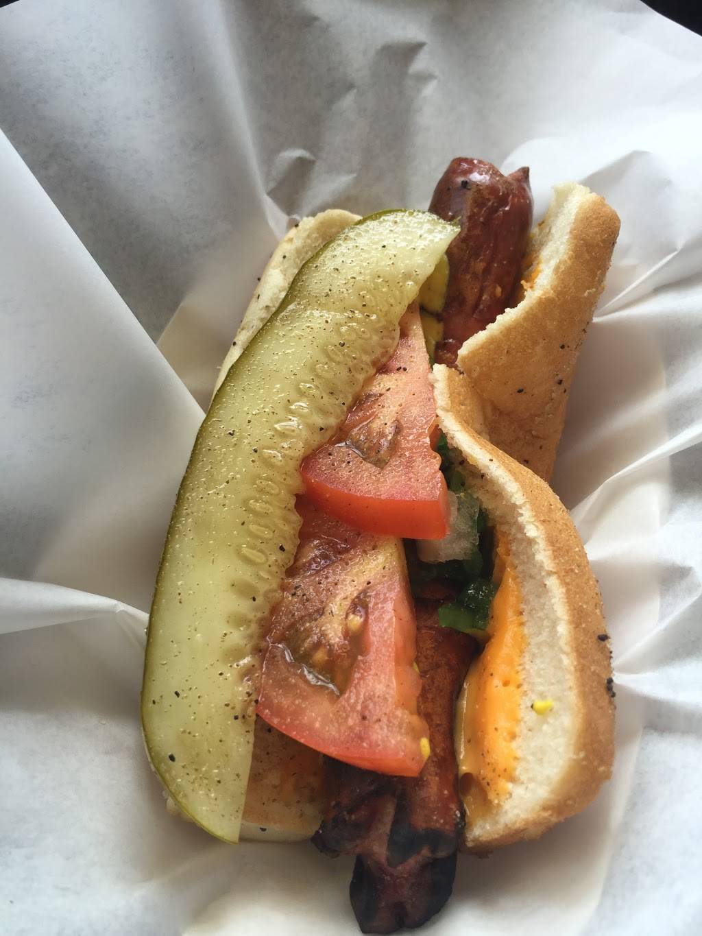 The Wieners Circle | meal takeaway | 2622 N Clark St, Chicago, IL 60614, USA | 7734777444 OR +1 773-477-7444