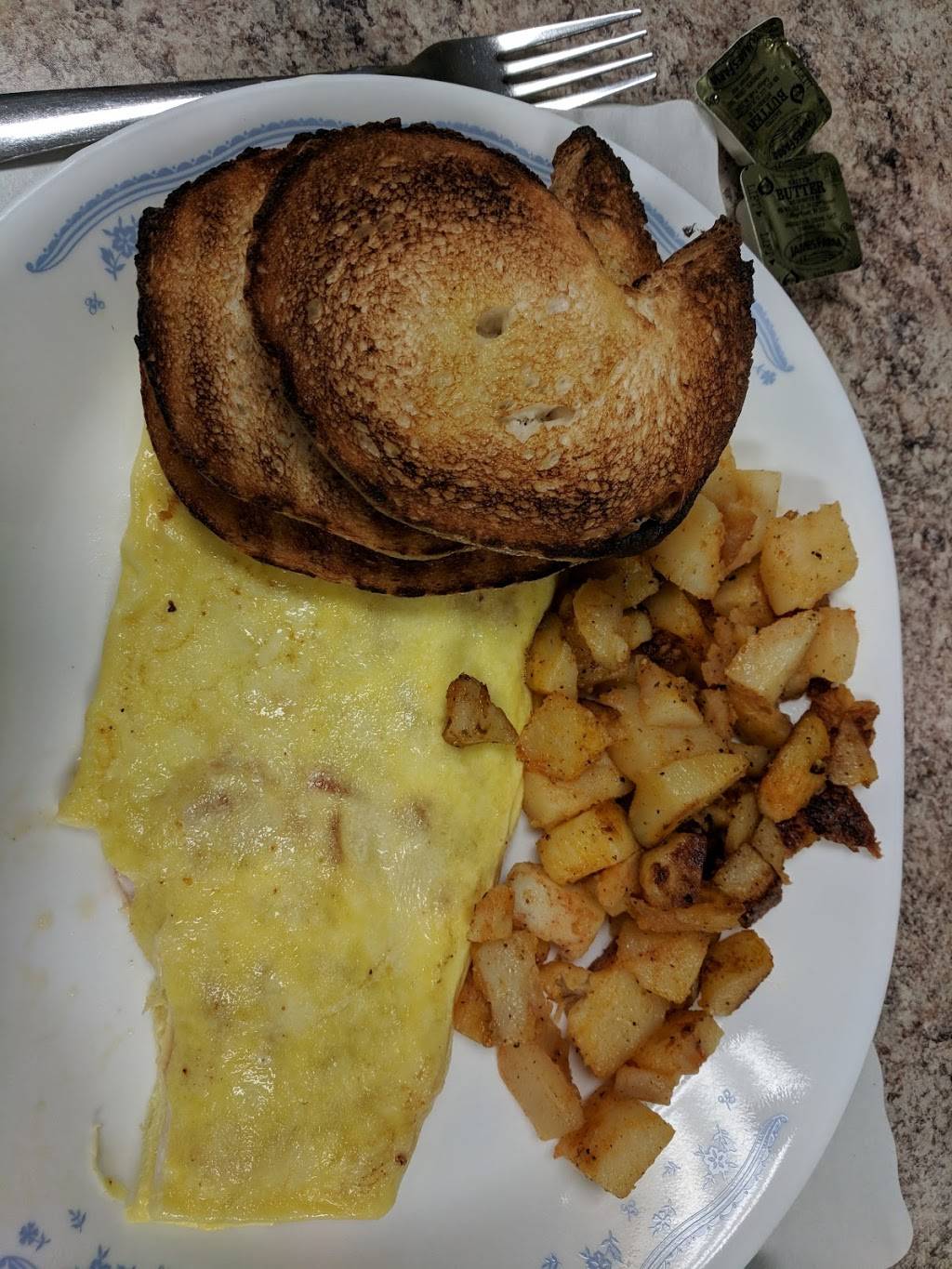 Cals Corner | restaurant | 1538 Smith St, North Providence, RI 02911, USA | 4013530443 OR +1 401-353-0443