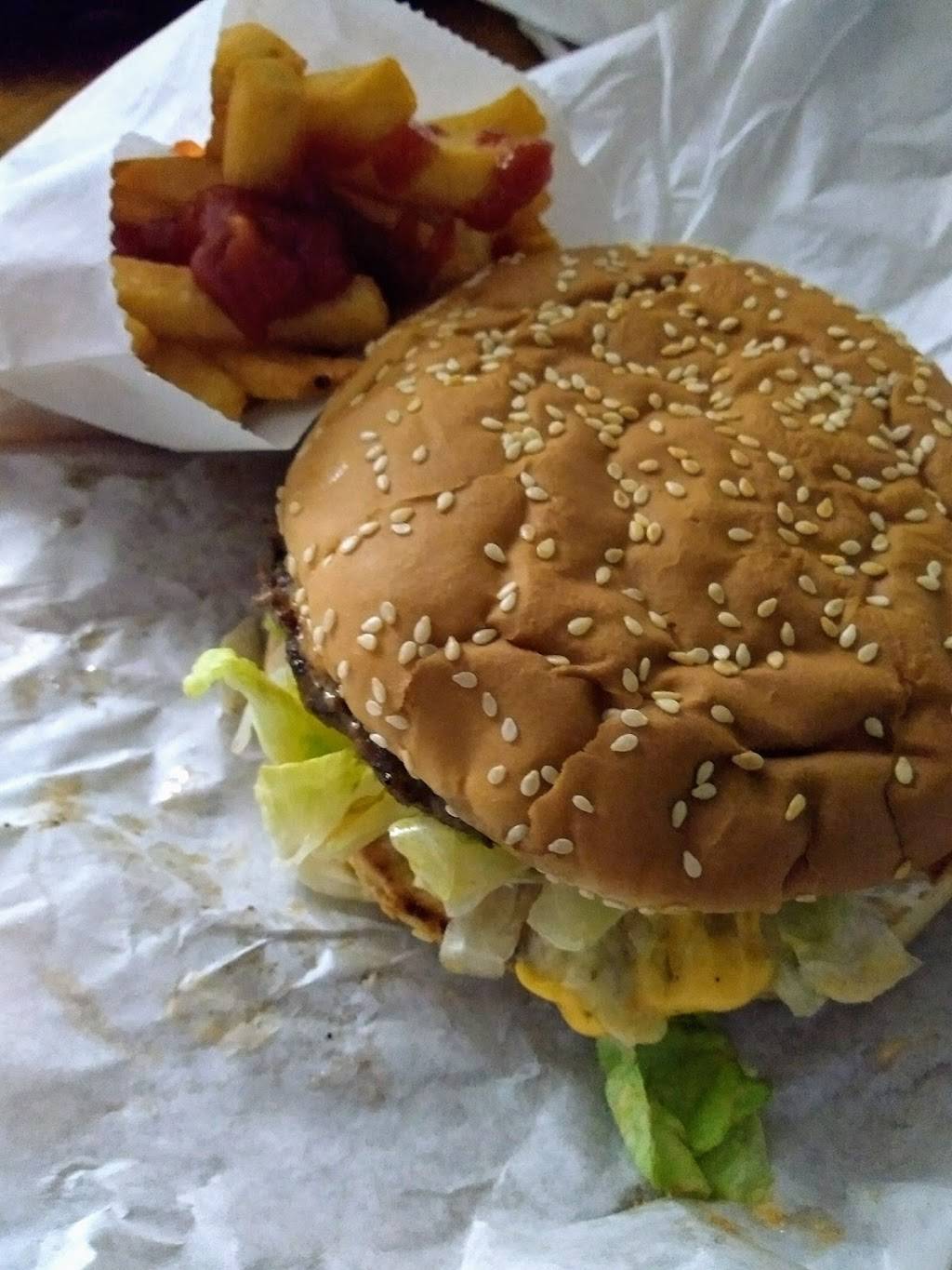 Peters Burgers & Mexican Food | restaurant | 923 W 6th St, Corona, CA 92882, USA | 9512793488 OR +1 951-279-3488