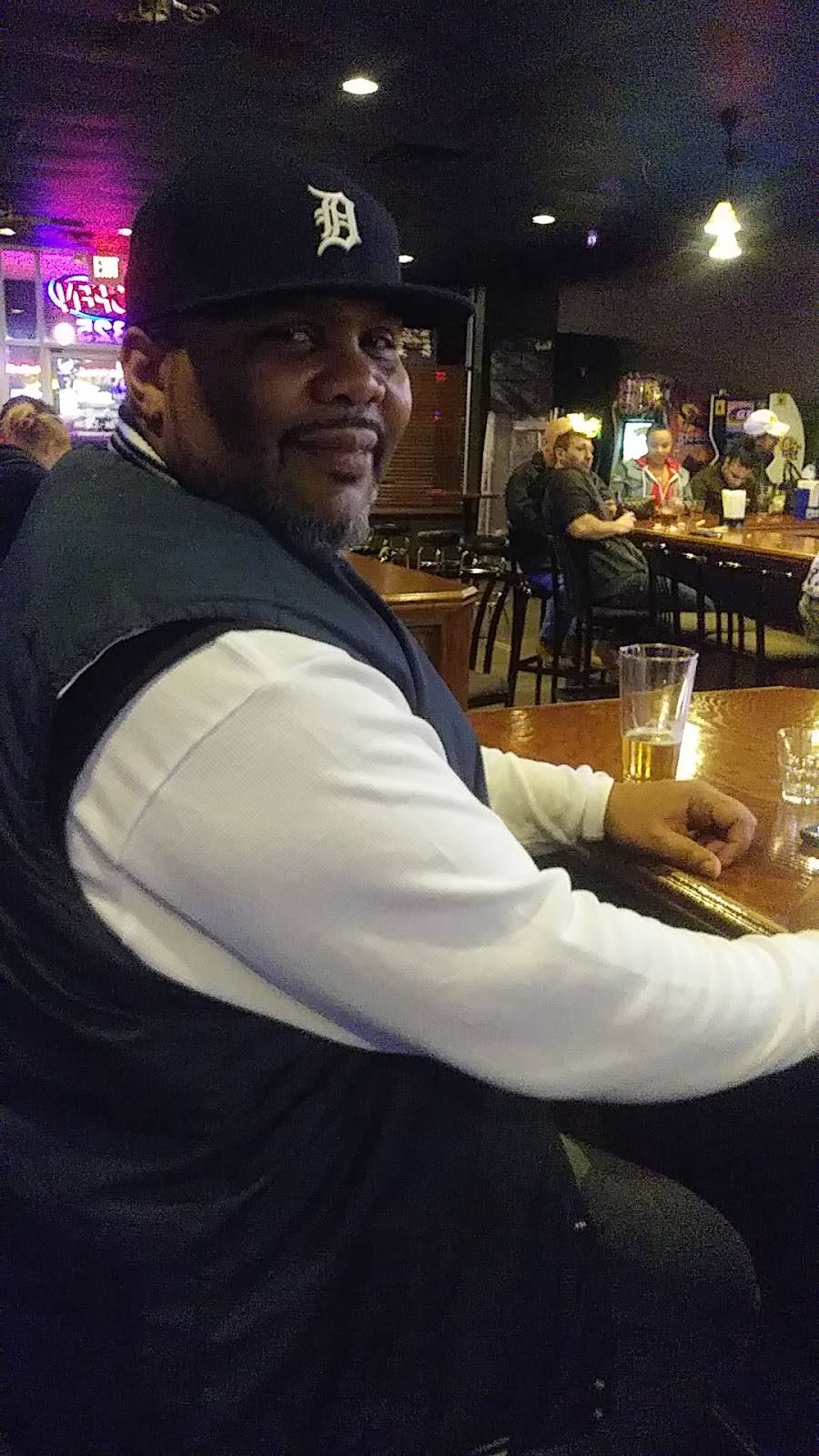 Ducketts | restaurant | 325 W Walton Blvd, Pontiac, MI 48340, USA | 2483346222 OR +1 248-334-6222