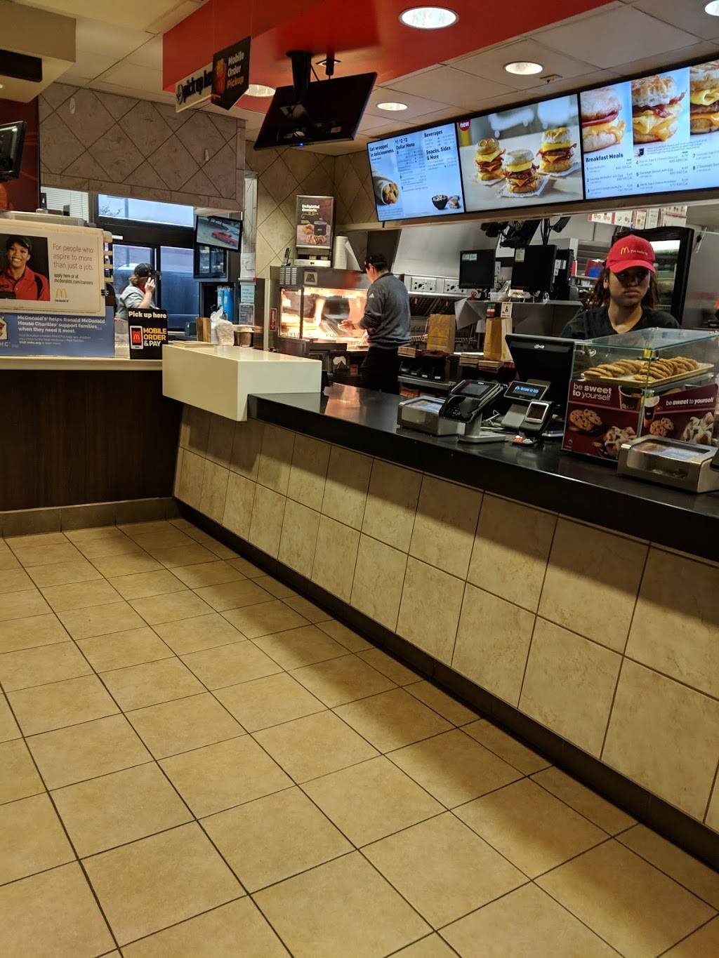 McDonalds | cafe | 4012 S Lincoln Ave, York, NE 68467, USA | 4023622363 OR +1 402-362-2363