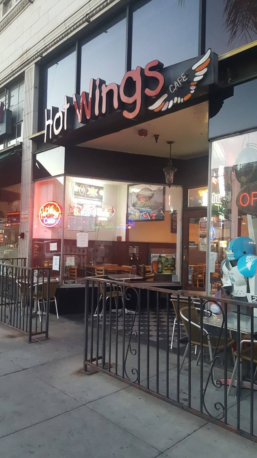 Hot Wings Cafe | cafe | 89 E Colorado Blvd, Pasadena, CA 91105, USA | 6264499055 OR +1 626-449-9055