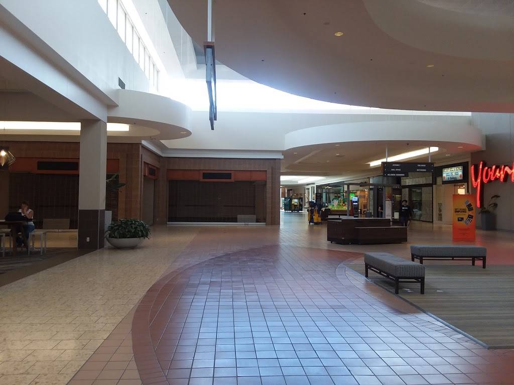 SouthPark Mall | shopping mall | 4500 16th St, Moline, IL 61265, USA | 3097976142 OR +1 309-797-6142