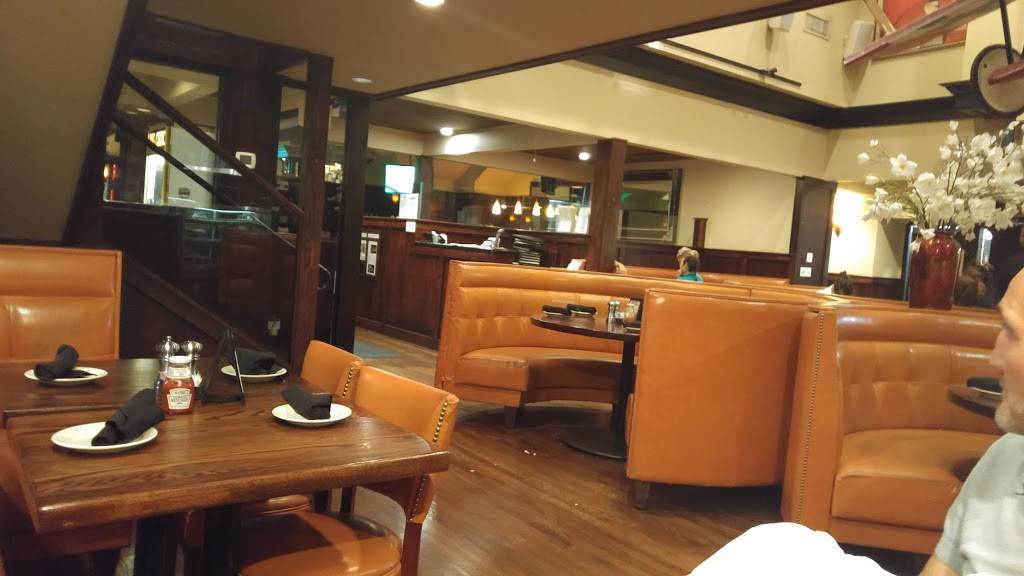 Maggie McFlys® Southbury | restaurant | 971 Main St S, Southbury, CT 06488, USA | 2032645700 OR +1 203-264-5700