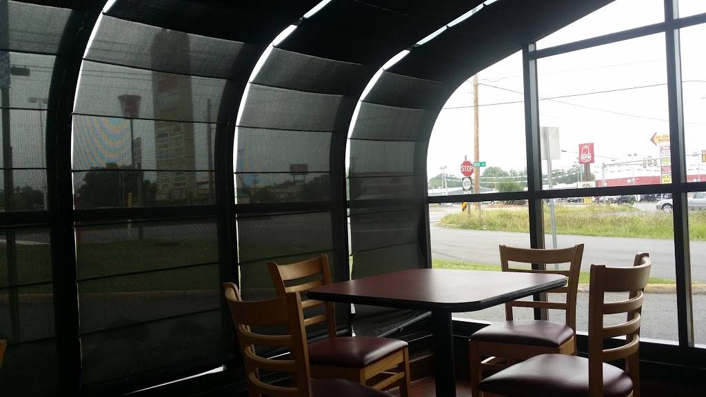 Biscuitville | cafe | 4764 S Amherst Hwy, Madison Heights, VA 24572, USA | 4345280507 OR +1 434-528-0507