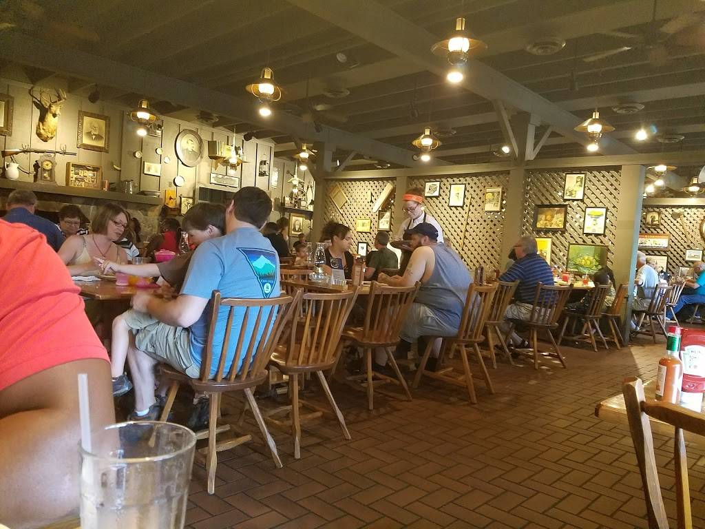 Cracker Barrel Old Country Store | restaurant | 4340 Kenowa Ave, Grandville, MI 49418, USA | 6164577219 OR +1 616-457-7219