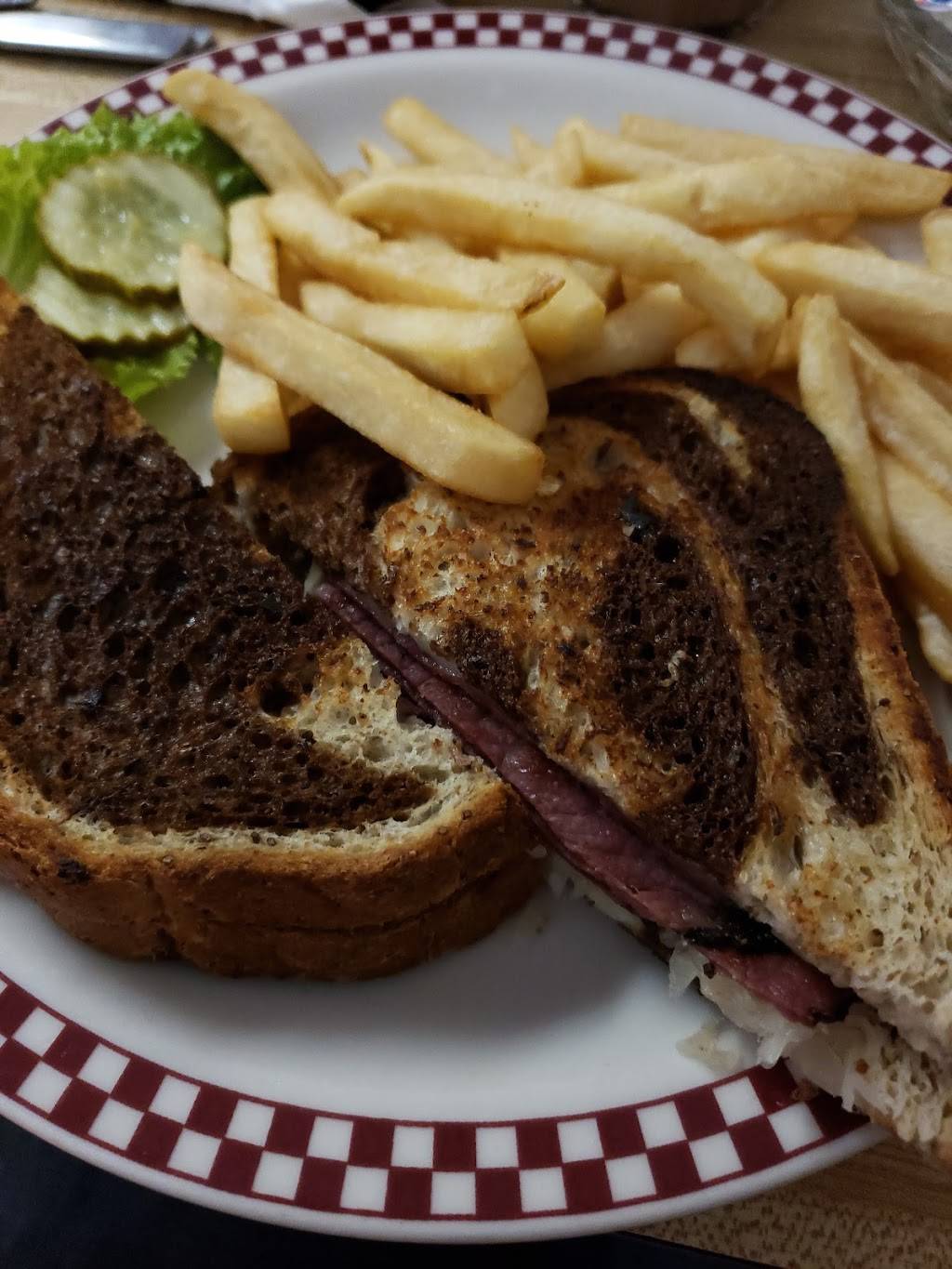 Grannies Diner | restaurant | 322 Denver Ave, Fort Lupton, CO 80621, USA | 3038579131 OR +1 303-857-9131