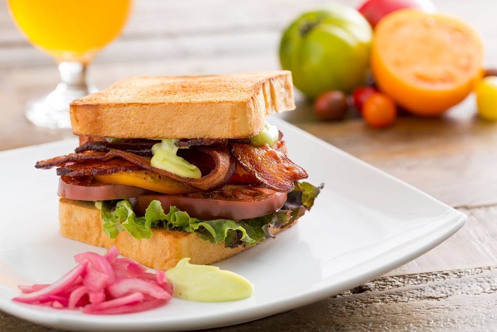 Bears Lair Tavern | restaurant | 2465 Bancroft Way #140, Berkeley, CA 94704, USA | 5106644191 OR +1 510-664-4191