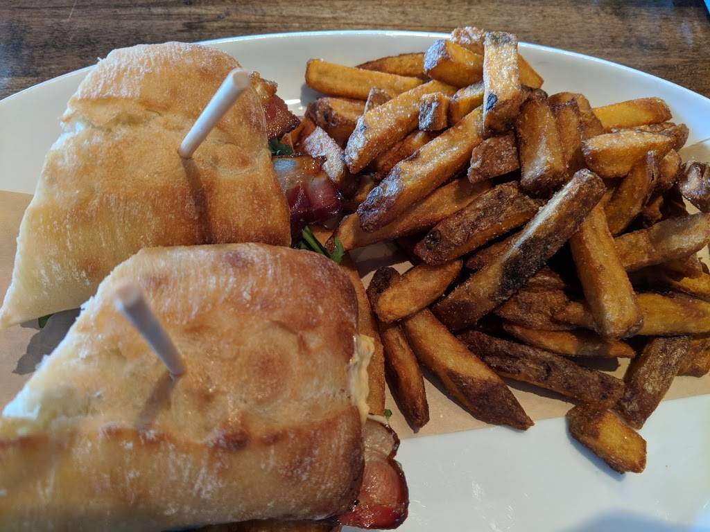 Fionn MacCools | meal takeaway | 547 Cundles Rd E, Barrie, ON L4M 0G9, Canada | 7059860150 OR +1 705-986-0150