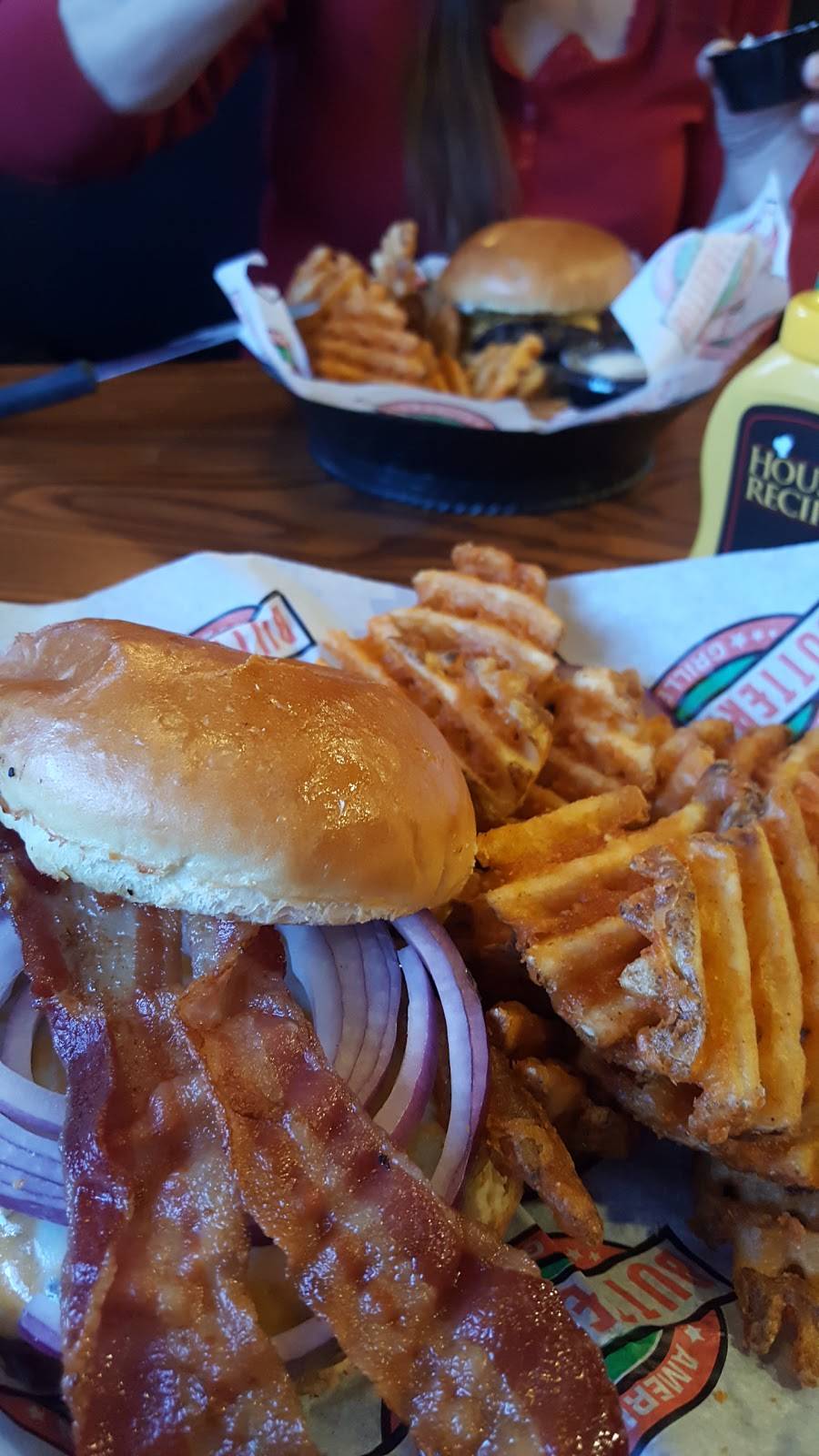 Butterbees American Grille | restaurant | 4022 Mt Carmel Tobasco Rd, Cincinnati, OH 45255, USA | 5135285800 OR +1 513-528-5800