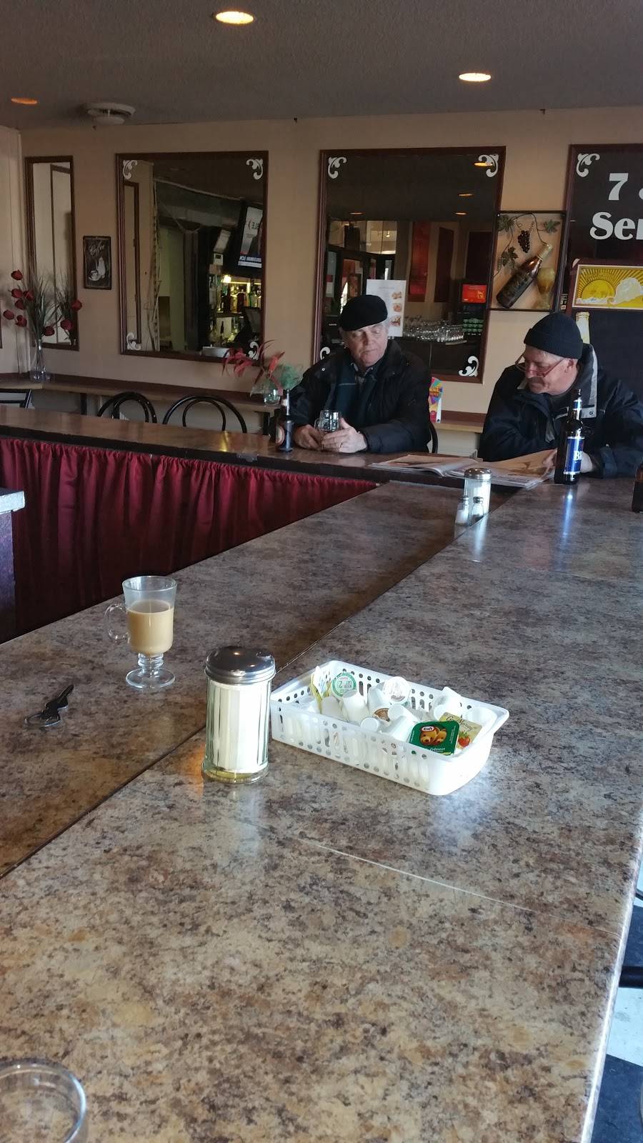 Resto Bar Le Quebecois | restaurant | 1087 Rue Saint-Louis, Gatineau, QC J8T 2R9, Canada | 8192460909 OR +1 819-246-0909