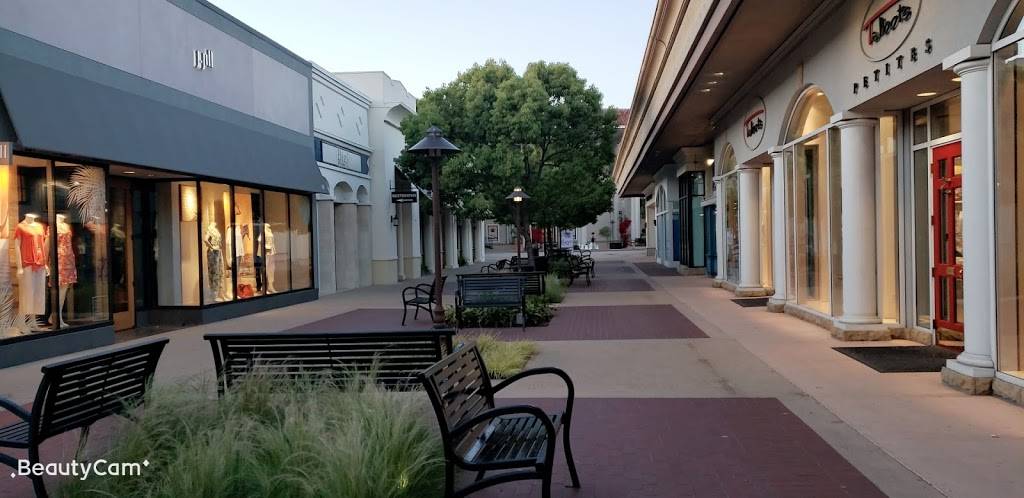 La Cumbre Plaza | shopping mall | 121 S Hope Ave, Santa Barbara, CA 93105, USA | 8056876458 OR +1 805-687-6458