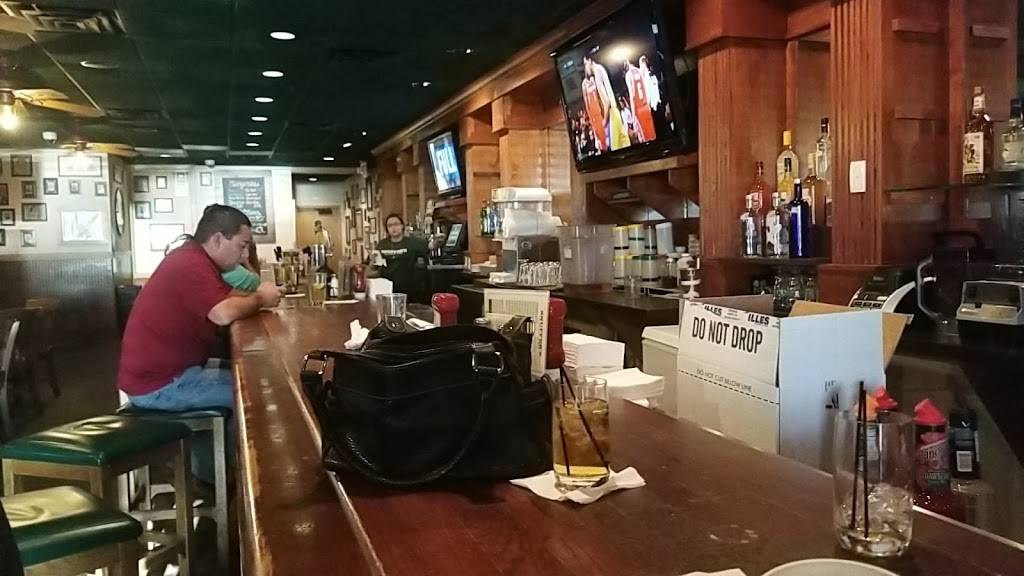 Snuffers Restaurant & Bar | restaurant | 2901 Village Dr, Rockwall, TX 75087, USA | 9727229811 OR +1 972-722-9811