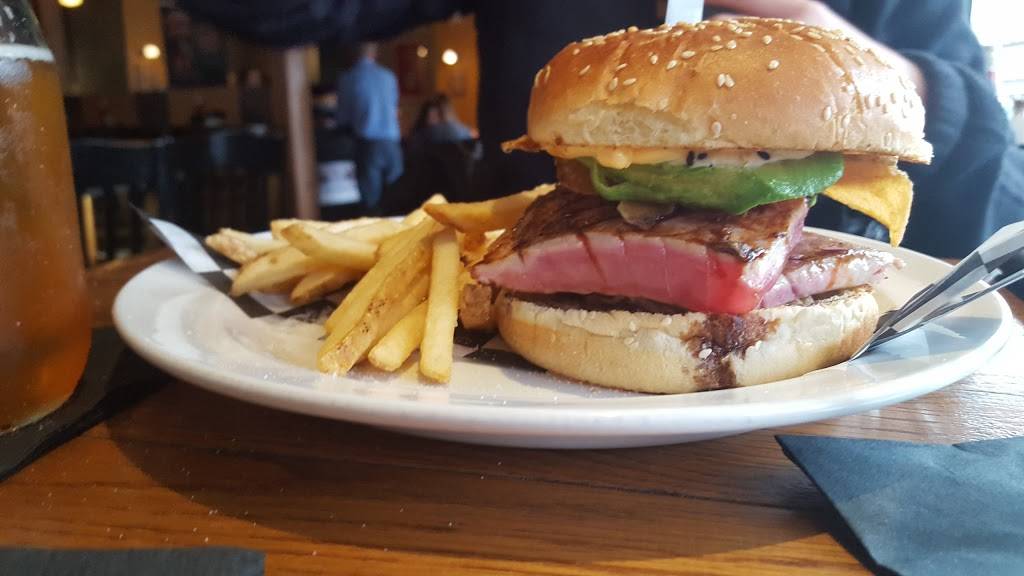 The Fix Burger Bar | restaurant | 108 Grove St, Worcester, MA 01605, USA | 7748233327 OR +1 774-823-3327