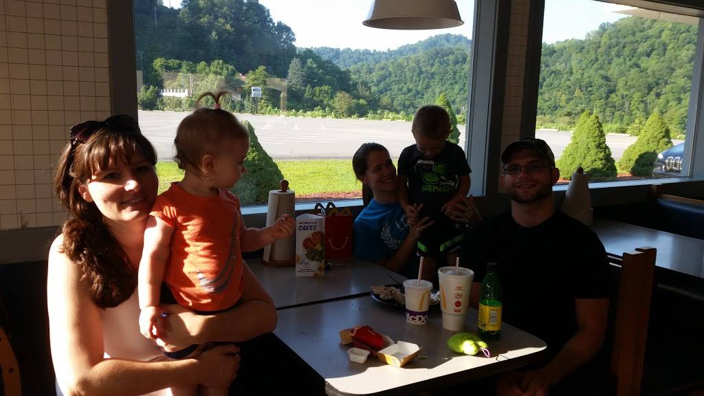 Captain Ds | restaurant | 275 Southside Mall Rd, Belfry, KY 41514, USA | 6062374470 OR +1 606-237-4470