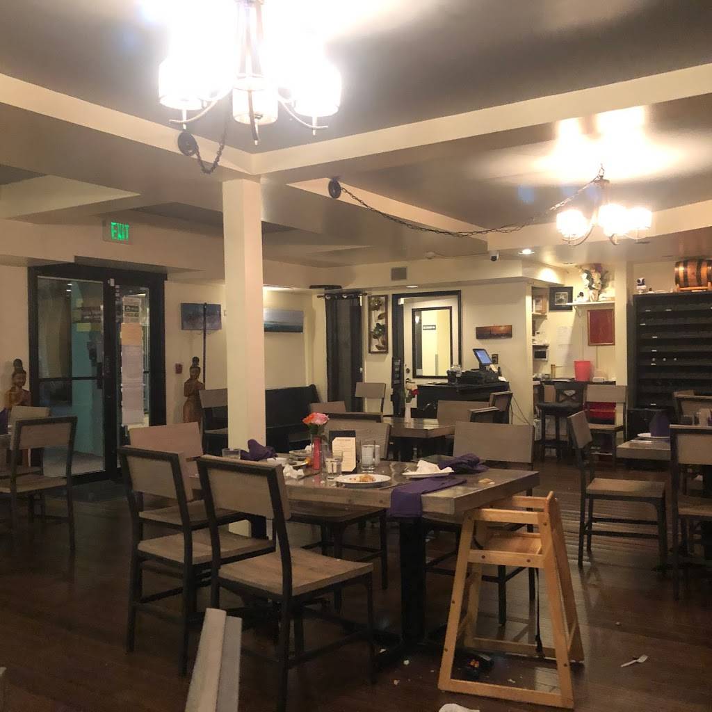 Ban Hua Sai | restaurant | 9400 Roosevelt Way NE, Seattle, WA 98115, USA | 2065226001 OR +1 206-522-6001