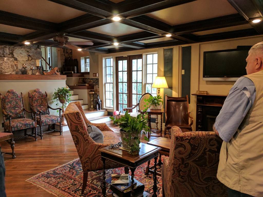 Redbook Restaurant | restaurant | 4486 Summit Point Rd, Charles Town, WV 25414, USA | 3047288858 OR +1 304-728-8858